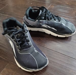 Women's Altra One 2.5 running shoes. Size 10